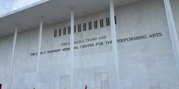 Nama Donald Trump Dihapus dari Gedung Kennedy Center