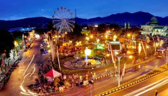 kangen-main-bola-di-lapangan-grass-block-sisi-timur-alun-alun-kota-batu-yang-kini-sudah-lenyap