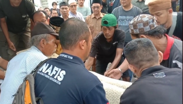 pejabat-bkad-purwakarta-ditemukan-tewas-bersimbah-darah-di-rumahnya