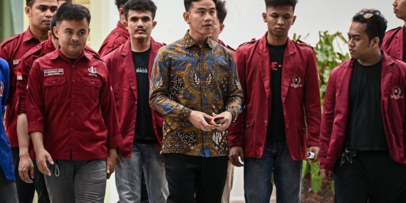 Mahasiswa Pedemo MBG Bubarkan Diri Usai Temui Gibran di Istana
