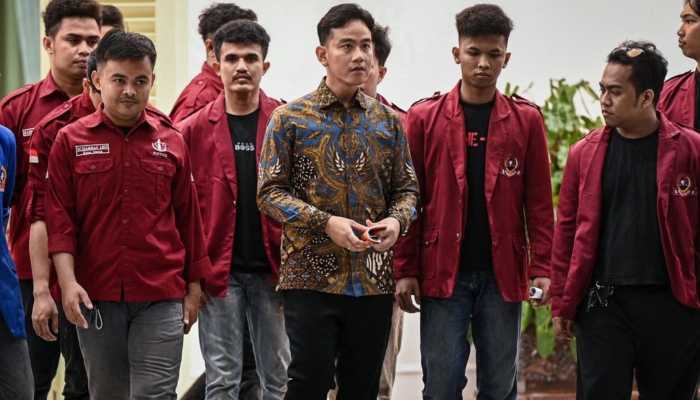 mahasiswa-pedemo-mbg-bubarkan-diri-usai-temui-gibran-di-istana