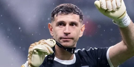 Emiliano Martinez Masih Jadi Incaran Utama Juventus untuk Pos Kiper