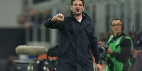 Kembali dari Liburan, Cristian Chivu Langsung Tanda Tangan Kontrak Baru