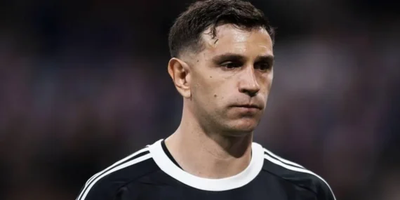 Juventus Kesulitan Rekrut Emiliano Martinez karena Hal Ini