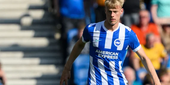 Spurs dan Brighton Capai Kesepakatan untuk Transfer Jan Paul van Hecke