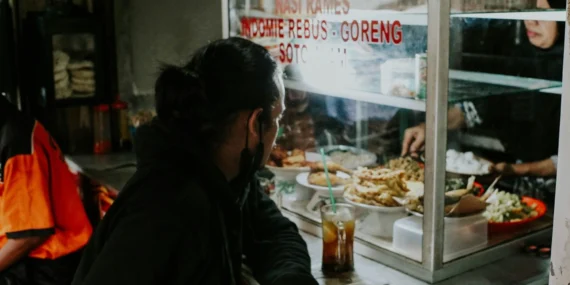 Warteg Comfort Food Perantau Kabupaten di Jakarta, Rasa Familier dan Harga Terjangkau