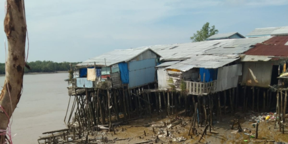 Abrasi Picu Longsor di Kuala Enok, 14 Rumah Terdampak