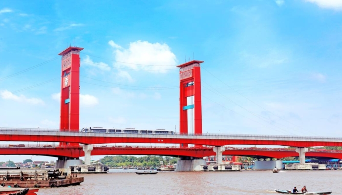 rel-bersejarah-yang-tetap-bergerak:-kai-perkuat-konektivitas-dan-logistik-sumatera-selatan