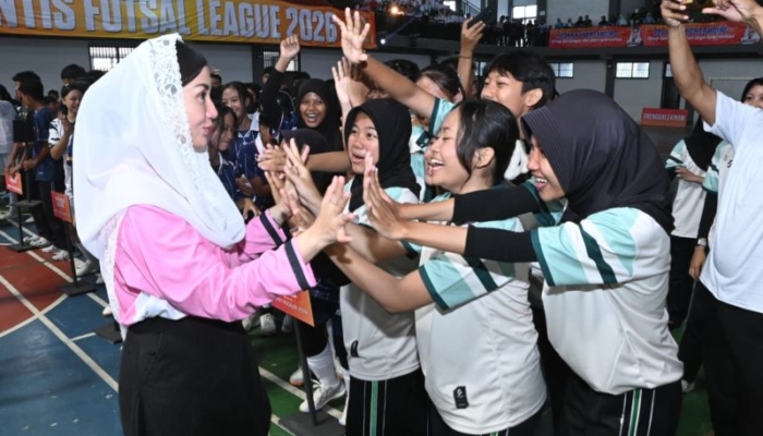 anggota-dpr-fasilitasi-talenta-muda-trenggalek-lewat-ajang-futsal