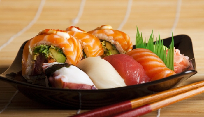 kenapa-sushi-harus-dimakan-sekali-hap?-ini-alasan-chef