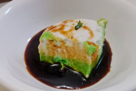 kue-jongkong,-jajanan-tradisional-khas-bangka-belitung-yang-memadukan-dua-jenis-adonan