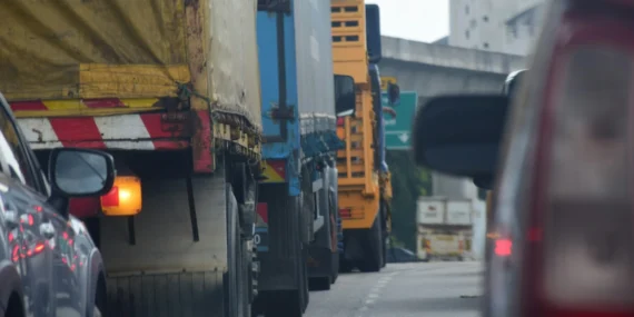 Jalur Jombang-Nganjuk Lebih Mirip Halang Rintang daripada Jalan Nasional