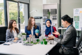 job-hopping-sebagai-strategi-karier-gen-z-dan-millennial:-peluang-atau-risiko?