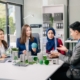 job-hopping-sebagai-strategi-karier-gen-z-dan-millennial:-peluang-atau-risiko?