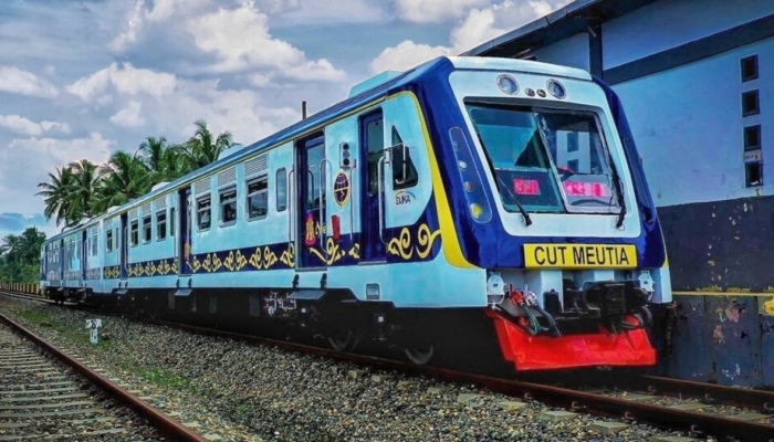 ka-perintis-cut-meutia:-satu-satunya-kereta-api-di-aceh-yang-tarifnya-super-murah