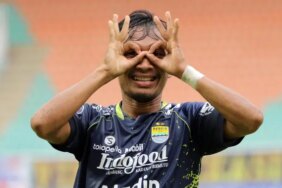robi-darwis-resmi-berpisah-dengan-persib-setelah-4-musim-penuh-kenangan
