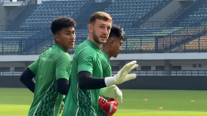 3-fakta-menarik-adam-przybek,-kiper-yang-baru-saja-tinggalkan-persib:-jebolan-timnas-wales-u-21
