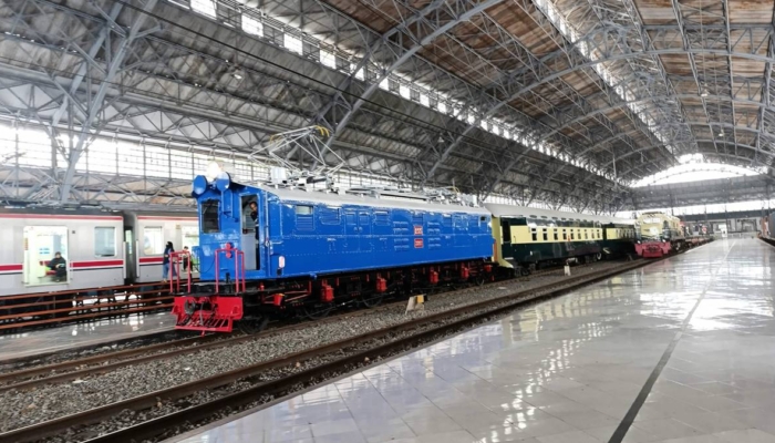 hari-pelaut-sedunia,-kereta-api-jadi-bagian-dari-konektivitas-darat-di-sekitar-pelabuhan