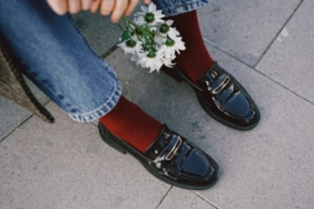rekomendasi-sepatu-untuk-mengubah-outfit-kasual-jadi-formal