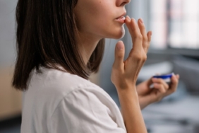 5-manfaat-lip-serum-untuk-bibir-yang-perlu-kamu-ketahui