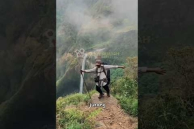 PENDAKI INI HAMPIR BEDA ALAM!😱 #viral #shorts #jin #penampakan #gunung #pendaki #hantu #trending