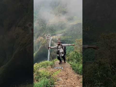 PENDAKI INI HAMPIR BEDA ALAM!😱 #viral #shorts #jin #penampakan #gunung #pendaki #hantu #trending