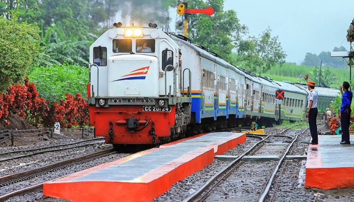 walaupun-bikin-kaget,-suara-klakson-kereta-api-ternyata-ada-maknanya