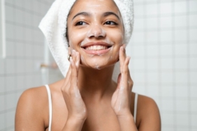 ini-rahasianya!-7-rekomendasi-facial-wash-untuk-kulit-kusam