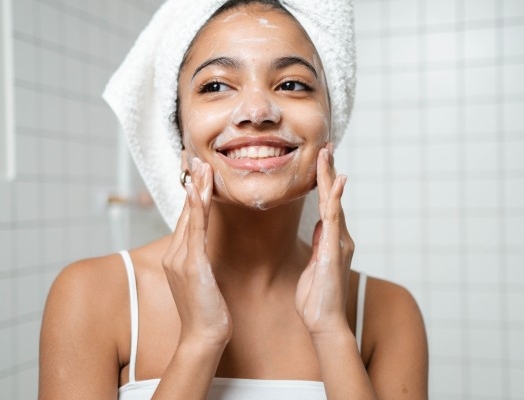 ini-rahasianya!-7-rekomendasi-facial-wash-untuk-kulit-kusam