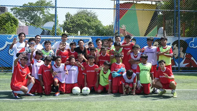 dua-pemain-persib-ramaikan-ea-sports-coaching-clinic-di-bandung