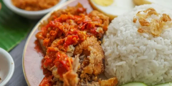 Geprek Olive Fried Chicken, Pilihan Ayam Geprek yang Tak Kalah Favorit dari Bu Rum Jogja