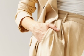 elegan!-ini-6-tips-memadukan-voluminous-top-&-tailored-pants