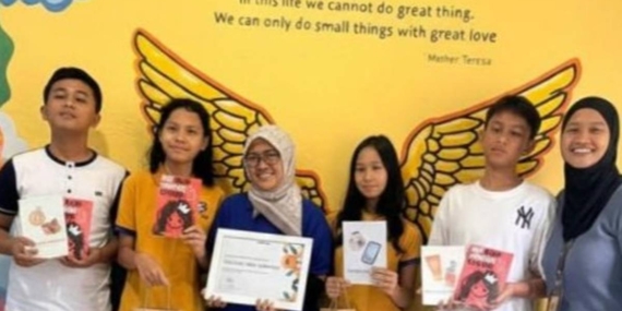 Siswa SD Cikal Ini Bikin Trilogi, Hasil Jualan Buku Senilai 15 Juta Didonasikan