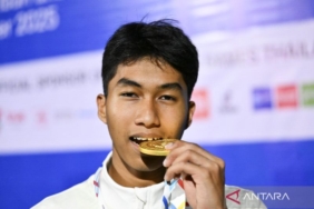 robby/desak-sabet-perak-estafet-campuran-world-climbing-series-krakow