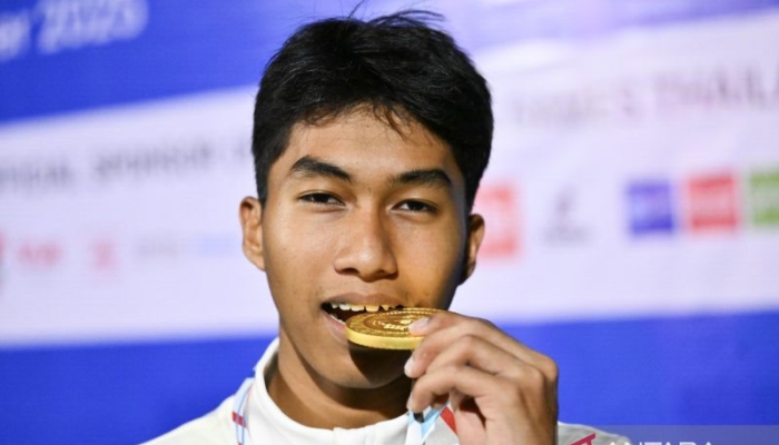 robby/desak-sabet-perak-estafet-campuran-world-climbing-series-krakow