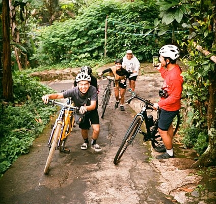 shoot-and-ride-with-taufik-mochajan-and-the-lomo-mc-a