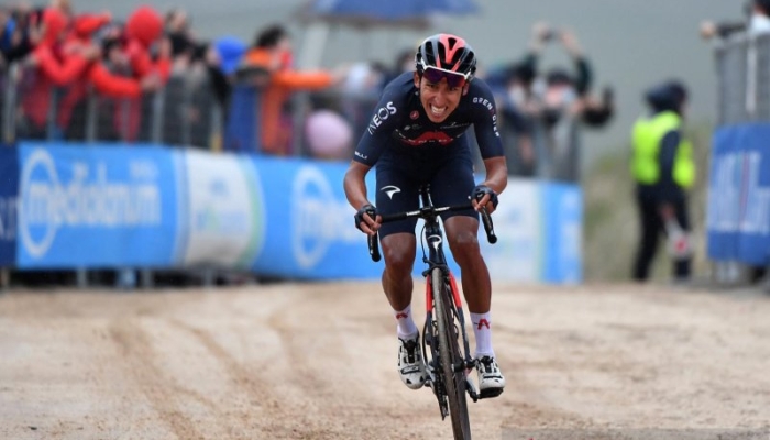 bernal-pakai-jersei-hijau-pertama-tour-de-france-2026