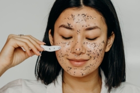 5-tips-eksfoliasi-yang-aman-untuk-wajah-agar-kulit-sehat