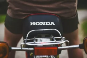 honda-win-memang-bikin-repot,-tapi-sejak-kapan-motor-tua-punya-kewajiban-memanjakan-pemiliknya?