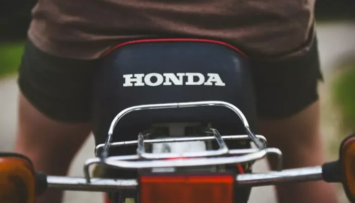 honda-win-memang-bikin-repot,-tapi-sejak-kapan-motor-tua-punya-kewajiban-memanjakan-pemiliknya?
