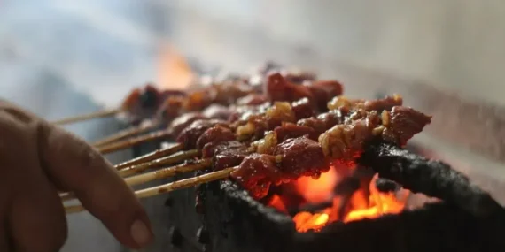 Pengakuan orang Semarang yang kalah mental menghadapi garangnya kuliner kambing Tegal