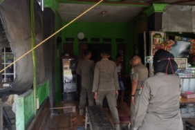 petugas-gabungan-sita-9.108-batang-rokok-ilegal-di-lamongan