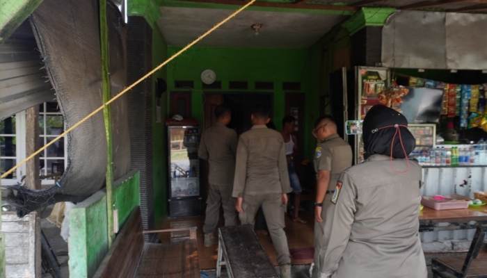 petugas-gabungan-sita-9.108-batang-rokok-ilegal-di-lamongan