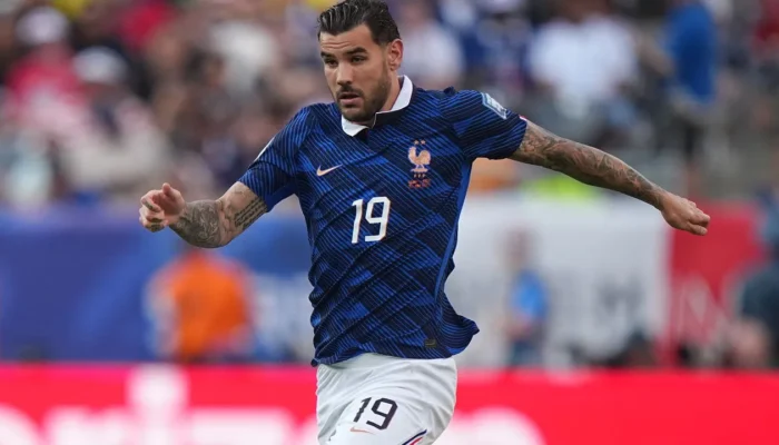 theo-hernandez-masuk-radar-juventus,-gaji-selangit-jadi-kendala-utama