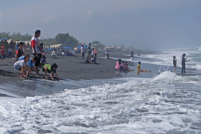 bmkg-operasikan-radar-cuaca-s-band-di-cilacap-untuk-deteksi-siklon-tropis