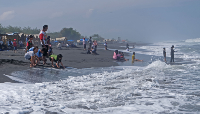 bmkg-operasikan-radar-cuaca-s-band-di-cilacap-untuk-deteksi-siklon-tropis
