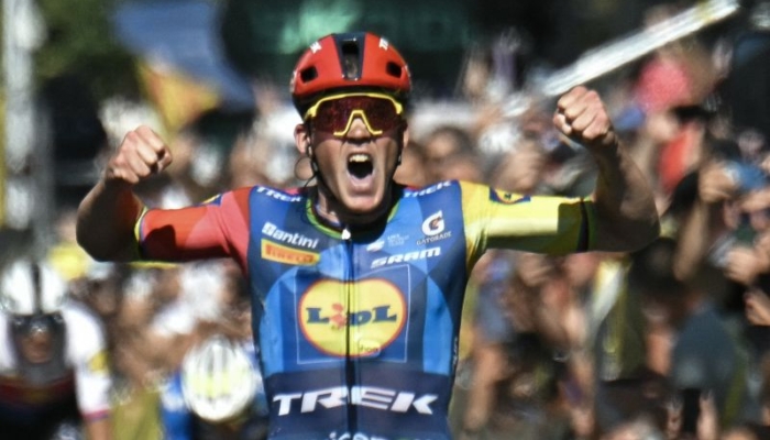 pedersen-menangi-etape-keempat-tour-de-france-2026