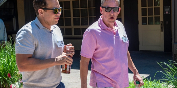 Suami Peter Thiel Menggugat Pramugari yang Mengatakan Dia Menyerangnya di Jet Pribadi