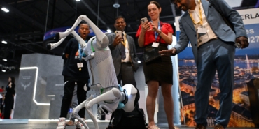 robot-anjing,-tesla,-dan-helikopter-penyelamat:-banyak-sekali-ktt-ai-pbb