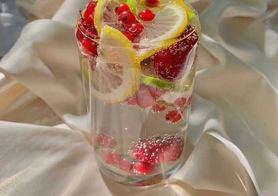 7-kombinasi-buah-terbaik-untuk-infused-water-yang-segar